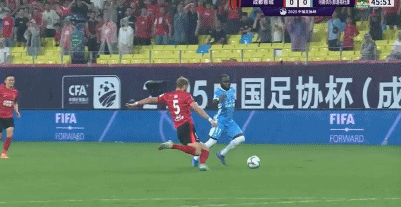 阿奇姆彭被, 莱切特飞铲, 麦麦提江都